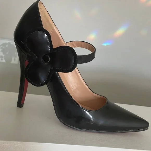 Brand new supposedly Christian Louboutin New never worn .Cant authenticate ! - Picture 7 of 10